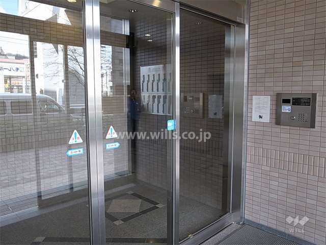 エントランスはオートロック付きです。