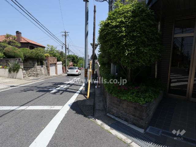 敷地北側の前面道路