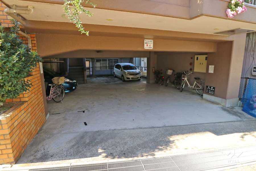 駐車場出入り口