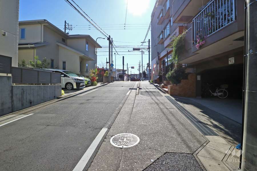 敷地東側の前面道路