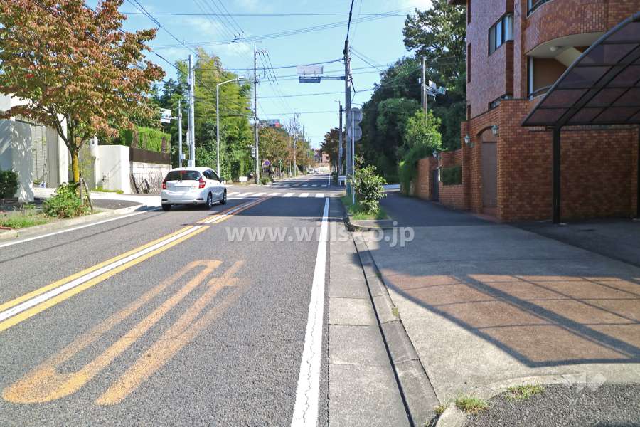 敷地北側の前面道路