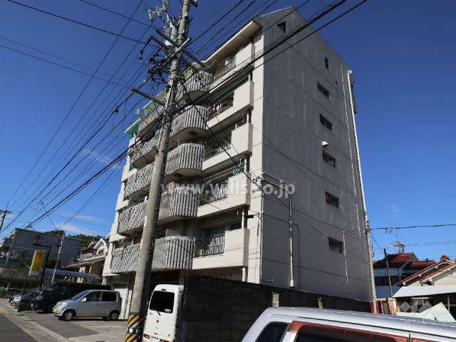 メゾンアイワの外観（南東側から）