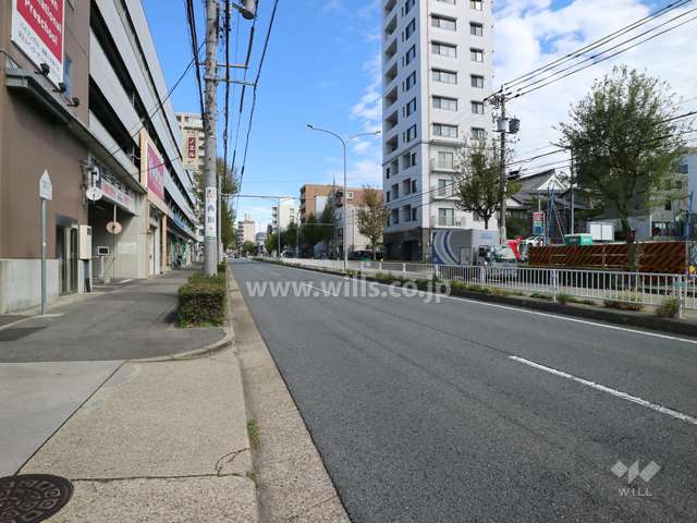 敷地東側の前面道路