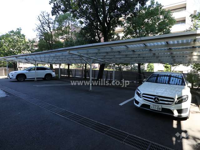 敷地内駐車場（屋外平面式　※屋根付き）