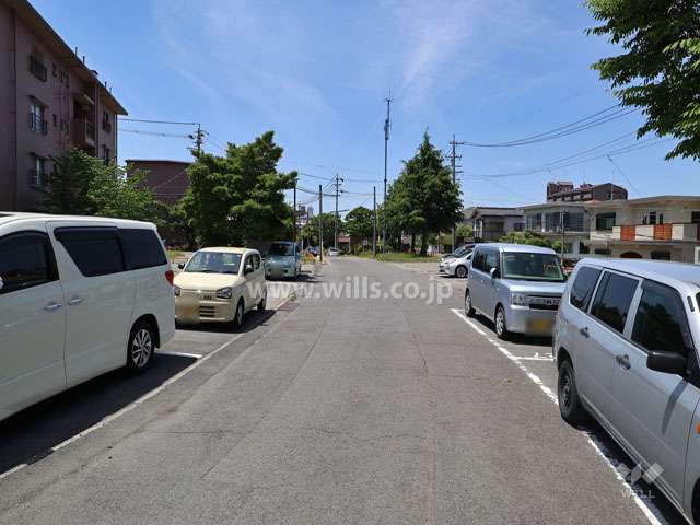 敷地の北側前面道路（東側から）