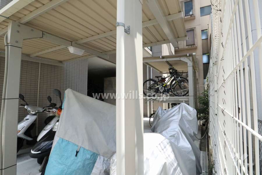 駐輪場とバイク置場