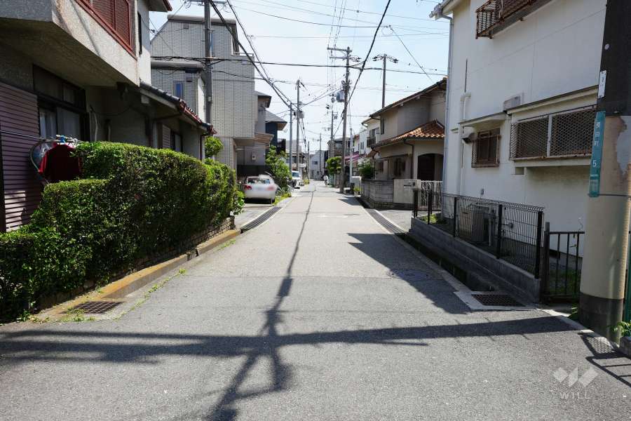 敷地北側の前面道路