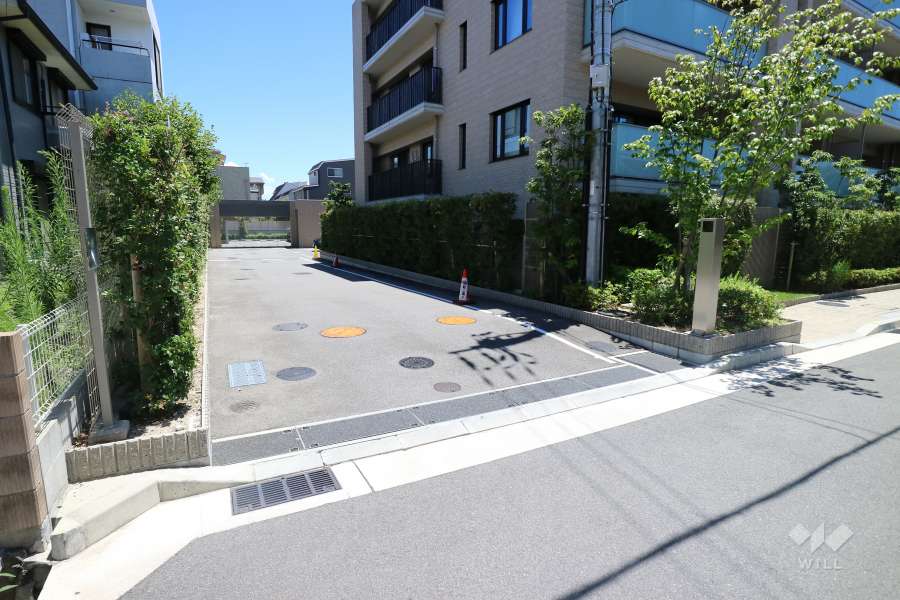 駐車場出入り口