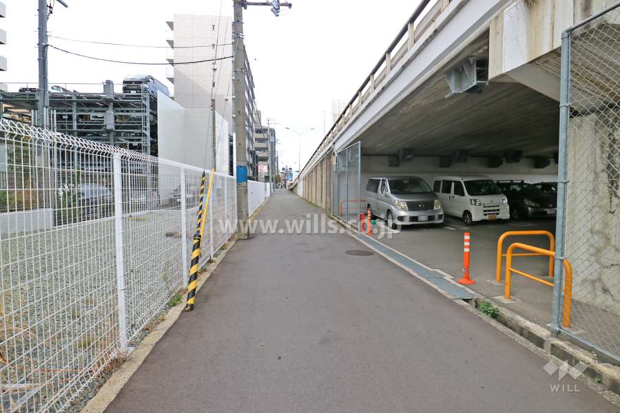敷地北側の前面道路