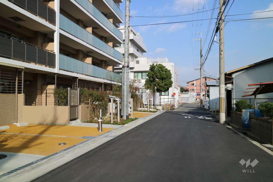 敷地の南東側前面道路