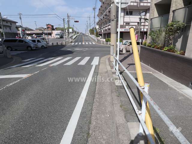 敷地南側の前面道路