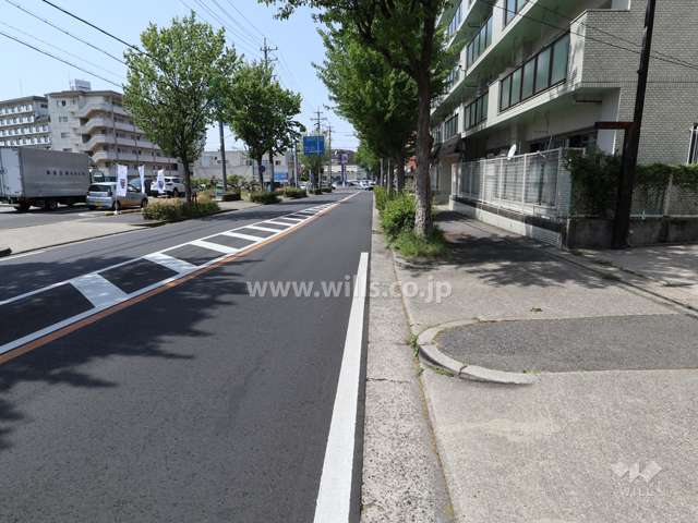 敷地の南西側前面道路