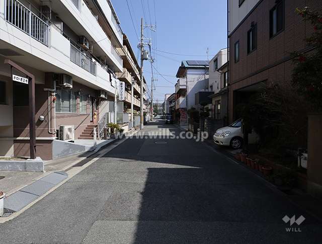 敷地南側の前面道路