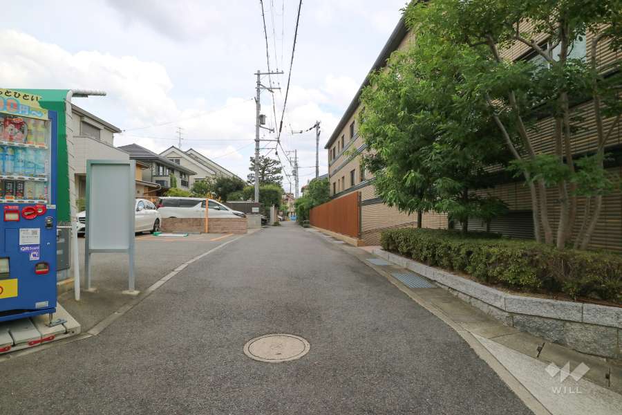 敷地北側の前面道路