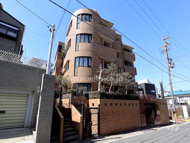 三旺マンション東山公園の外観（南東側から）