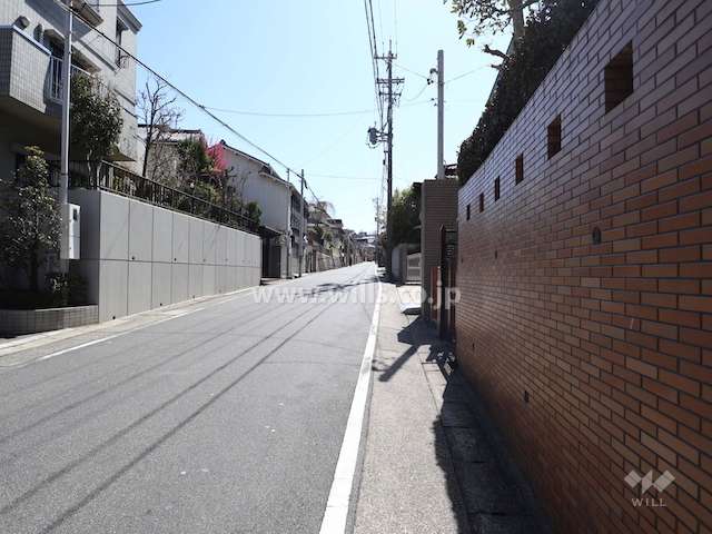 敷地東側の前面道路