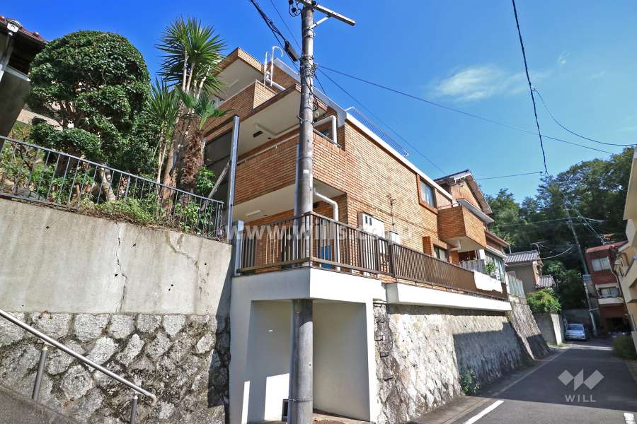 グランドヒル東山の外観（西側から）
