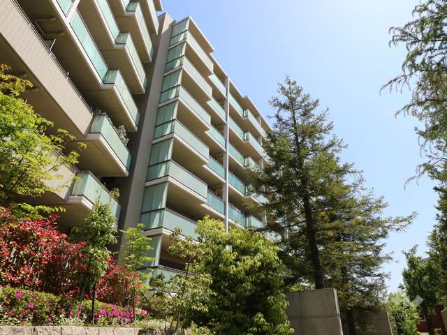 ヴィラス星ヶ丘の森ガーデンヴィラの外観(南西側から)