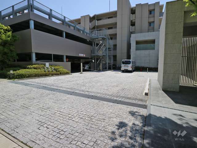 自走式立体駐車場の入口