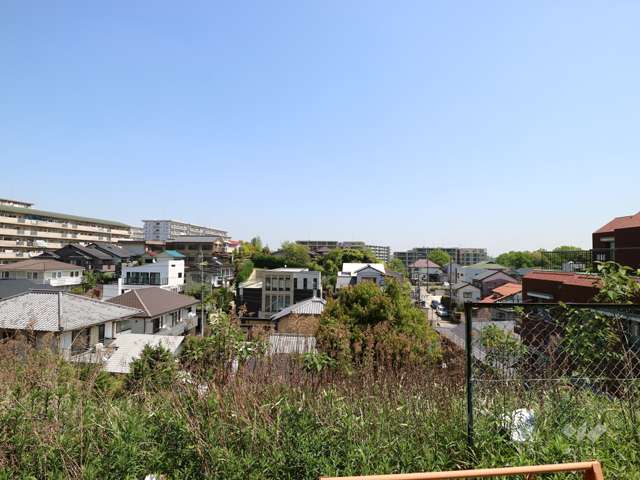 ヴィラス星ヶ丘の森の遠景(西側から撮影)