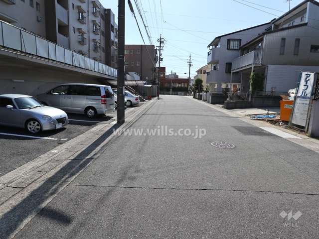 敷地北側の前面道路