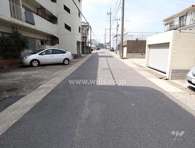 敷地北側の前面道路