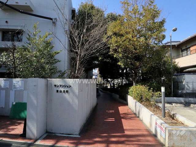 敷地東側入り口