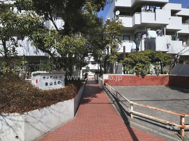 敷地入り口