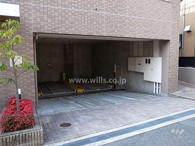 建物1階部分にある敷地内駐車場（機械式）
