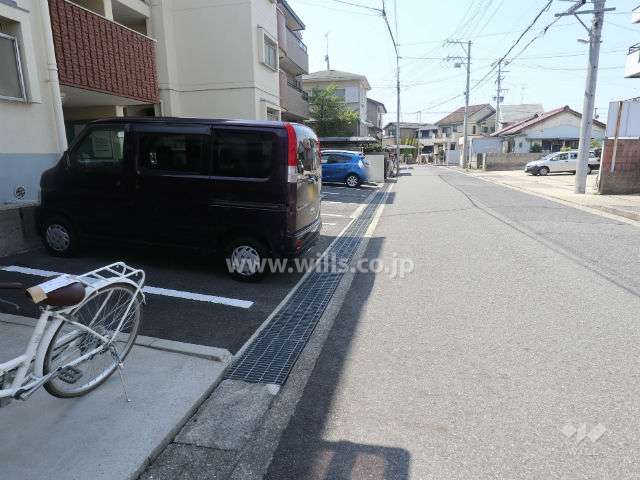 敷地北側の前面道路