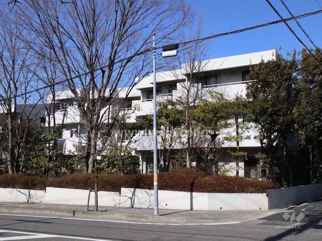 サンマンション東山元町B棟の外観（南東側から）