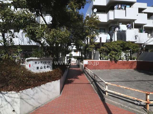 敷地入り口
