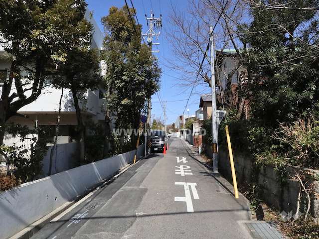 敷地東側の前面道路