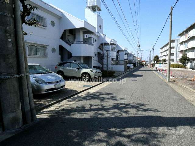 敷地北側の前面道路