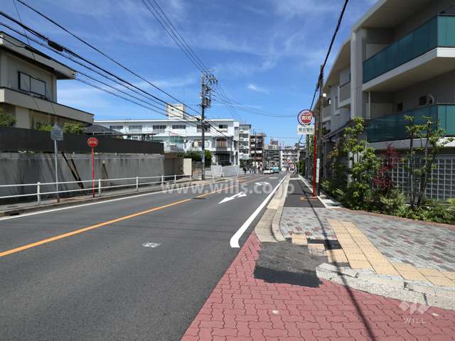 敷地の西側前面道路(南側から)