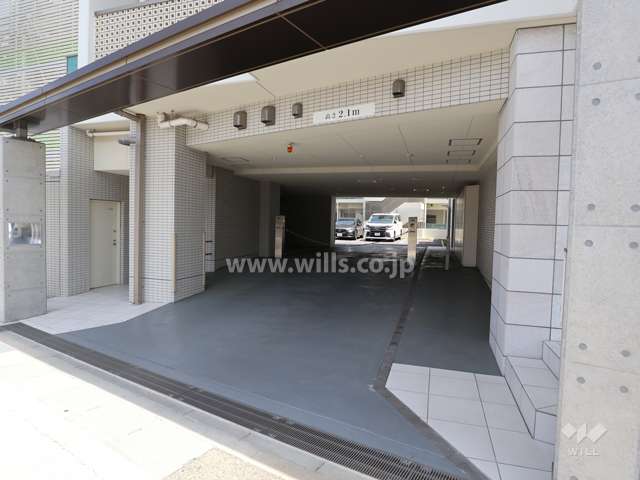 駐車場出入り口(リングシャッター付き)