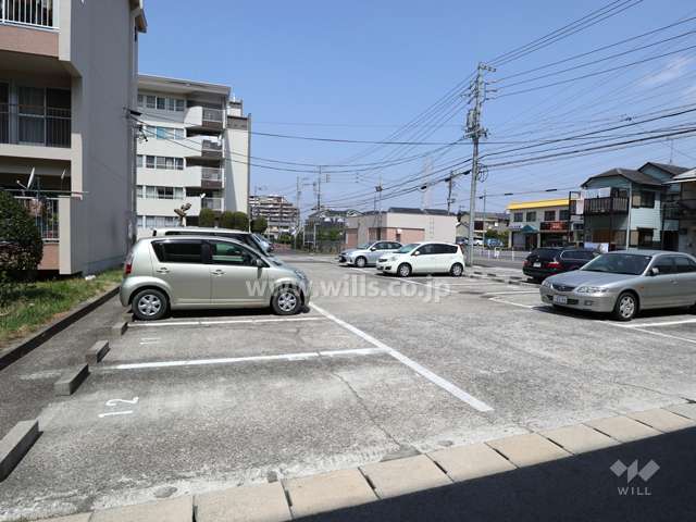 5棟東側駐車場