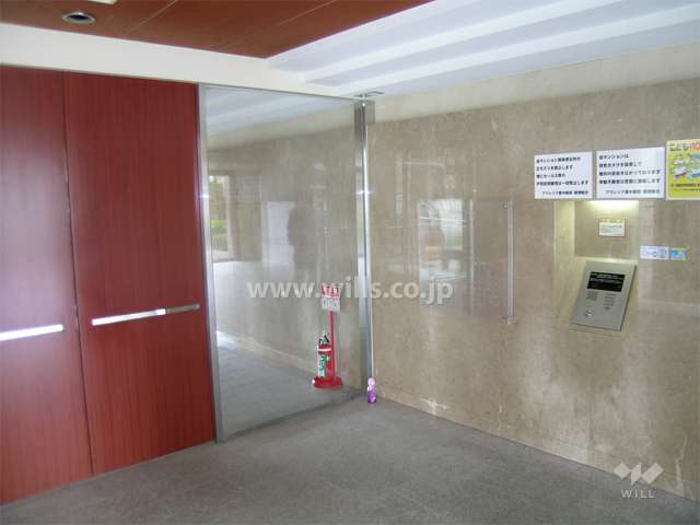 エントランスはオートロック付きです。