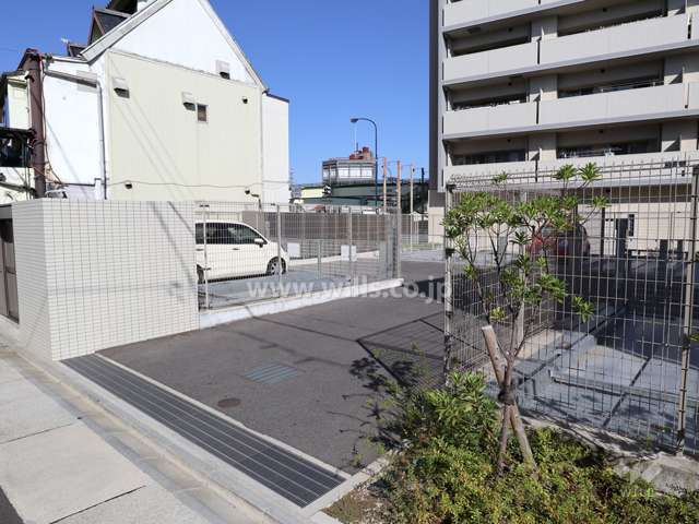 駐車場出入り口