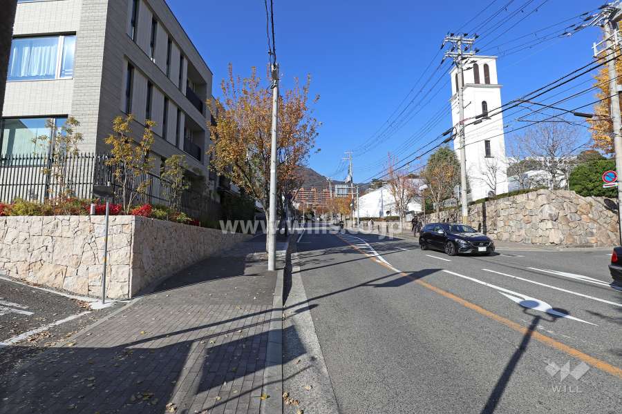 敷地東側の前面道路