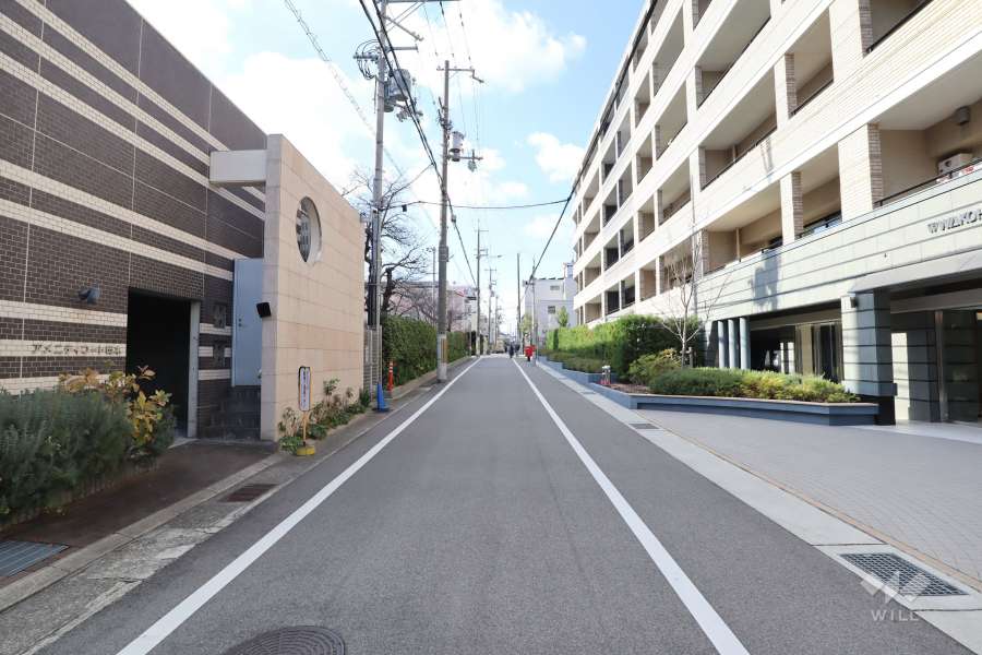 南側前面道路（東側から）