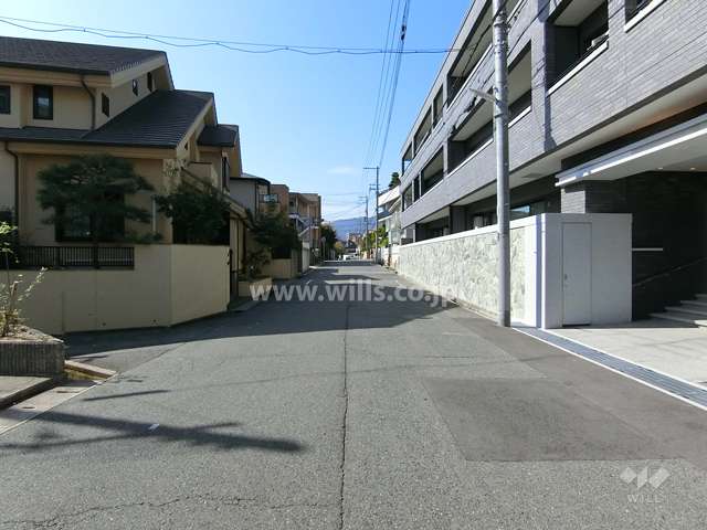 敷地南側の前面道路