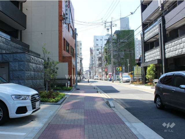 敷地西側の前面道路