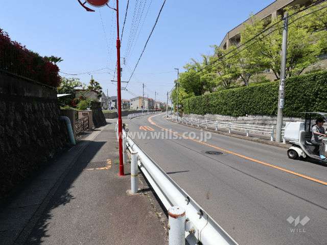 敷地南側の前面道路