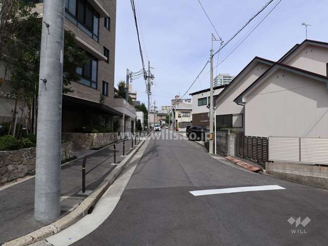 敷地東側の前面道路