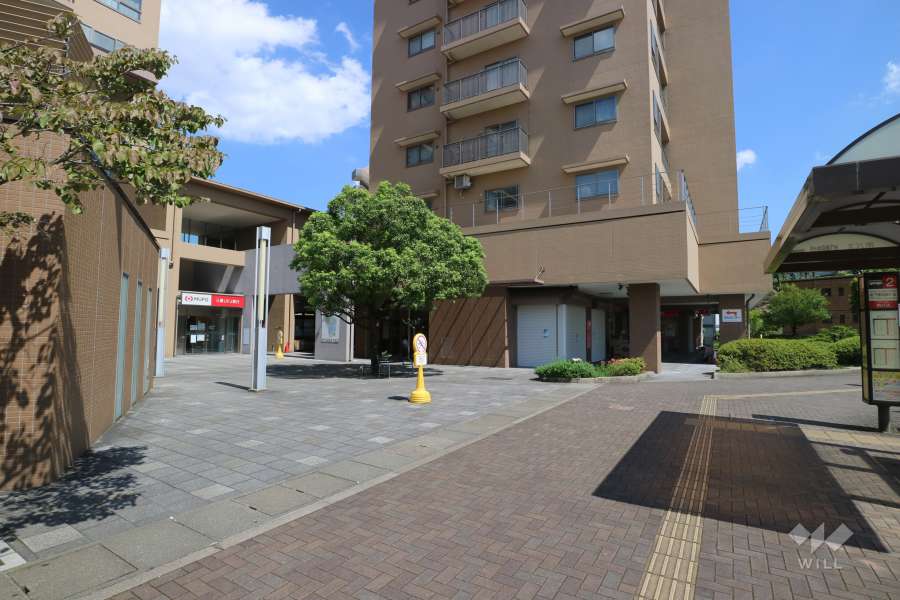 敷地に隣接する自由が丘駅