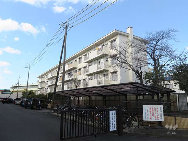翠が丘団地2号棟の外観遠景（南東側から）