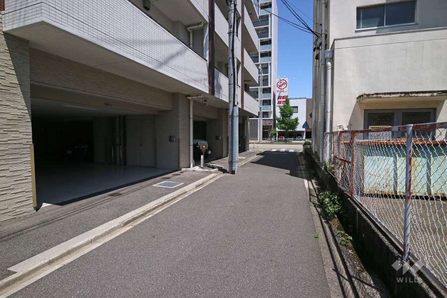 敷地南側の前面道路
