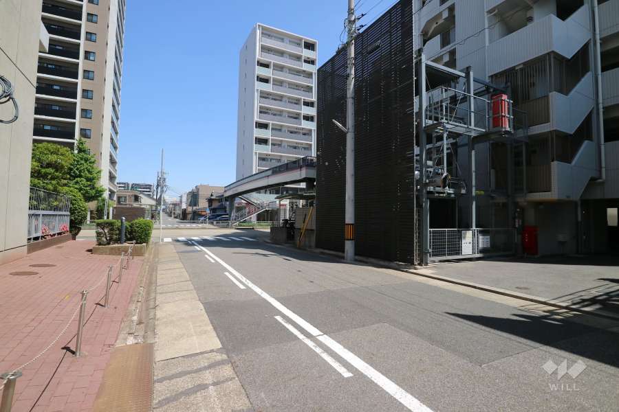 敷地北側の前面道路