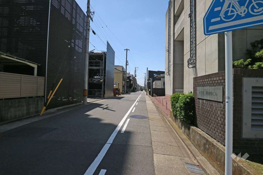敷地北側の前面道路